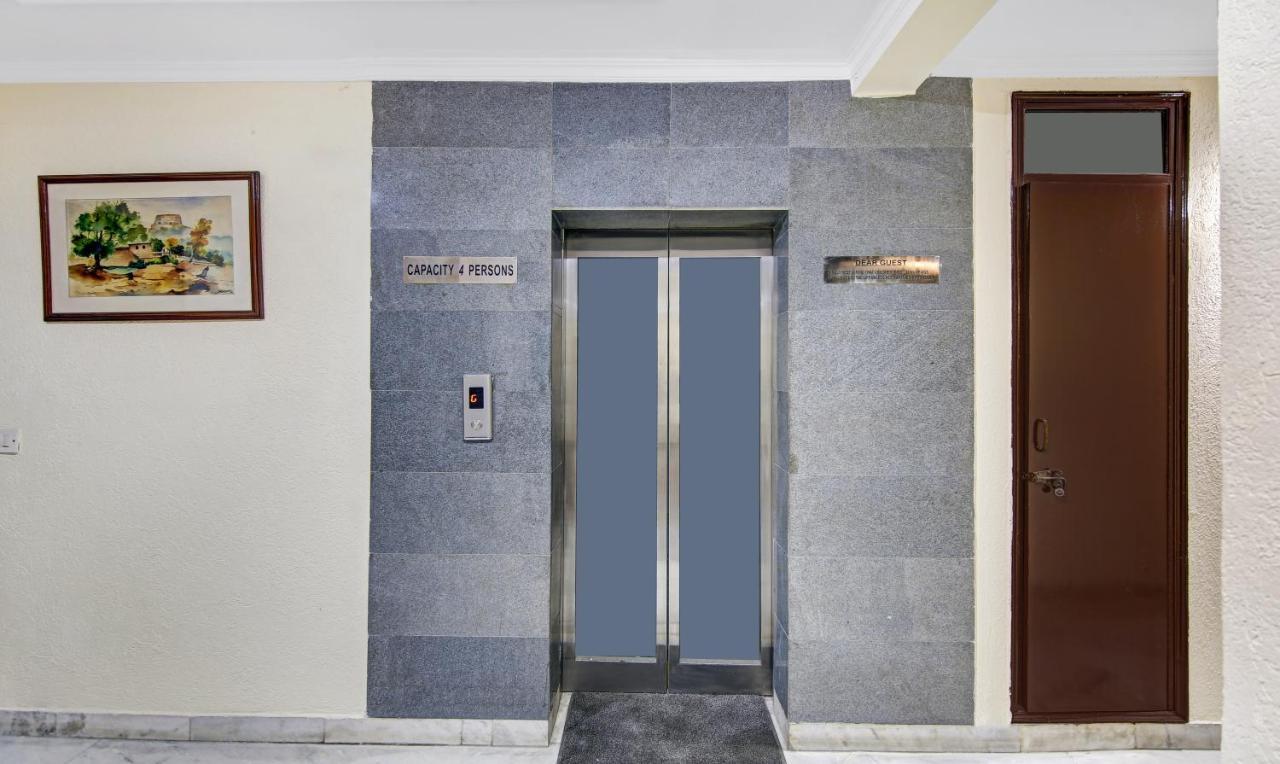 Itsy Hotels Arien International New Delhi Exteriör bild